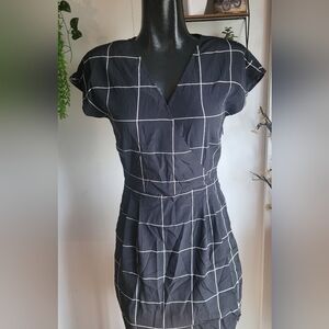 Banana Republic dress black with white lines Size 0